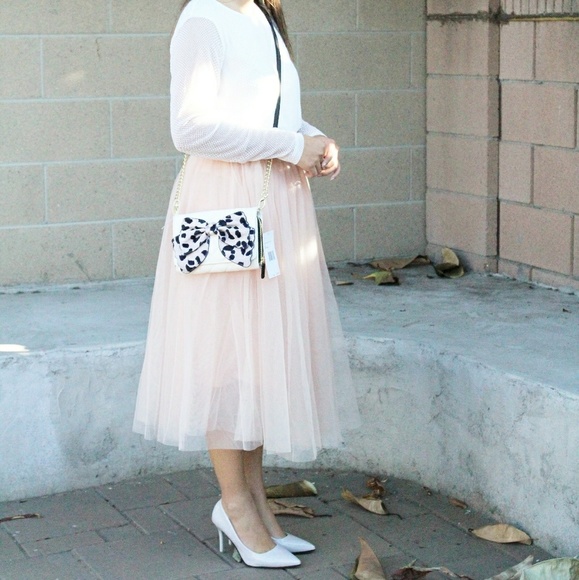 Betsey Johnson Handbags - NWT BETSEY JOHNSON BOW BAG/WALLET